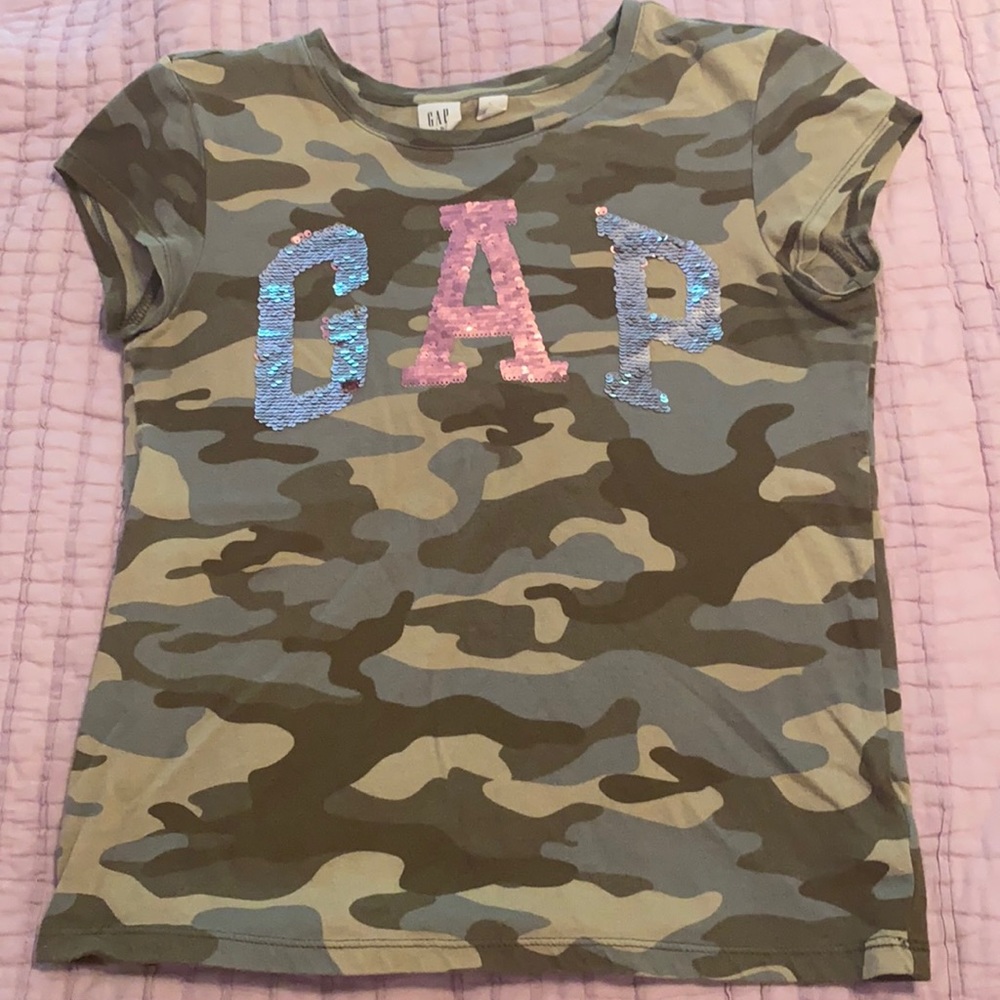 Gap kids shirt size 12 reverse sequence